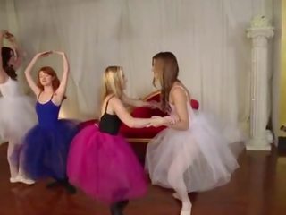 소녀 지나간 야생 - 젊은 ballet dancers 가기 rogue 에 그들의 미친 강사