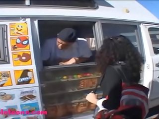 Gullibleteens.com icecream camion adolescenta lassie plin de sine negru păr