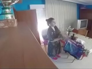 Una mujer viuda se hace la enferma para que el medical person venga a casa y poder comerse su polla GUI114