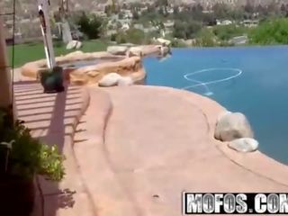 Mofos - drone jager - (alison tyler) - het zwembad rammen